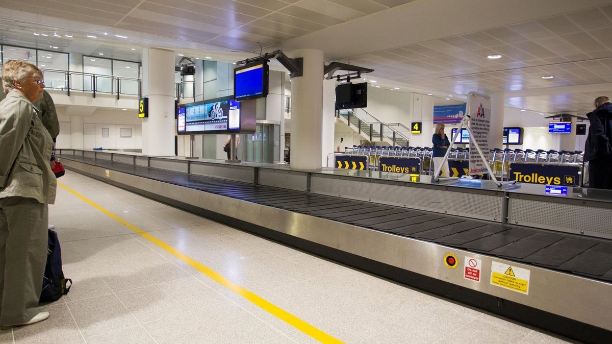 Cestující se poprali na letišti kvůli ztracenému zavazadlu